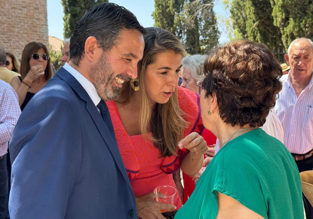 Joaquín Romera, con la alcaldesa Almudena González, en las fiestas de la Virgen de la Leche