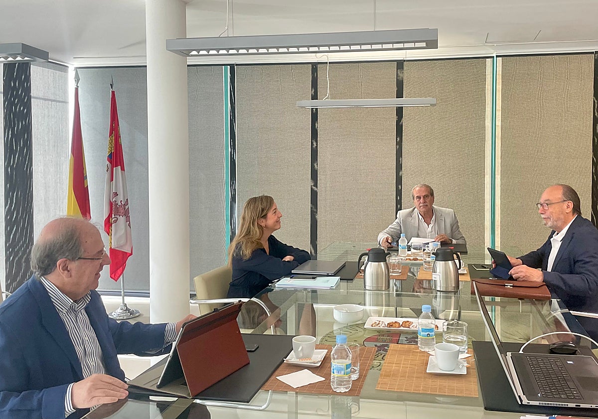 Los cuatro miembros del Consejo Consultivo, en una de sus reuniones