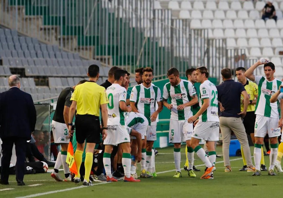 Futbolistas del Córdoba CF en la temporada 18/19 en un encuentro a domicilio frente al Osasuna