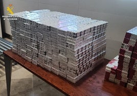 Pillan a un pasajero con 2.400 paquetes de tabaco en la maleta tras viajar de Marruecos a Valencia