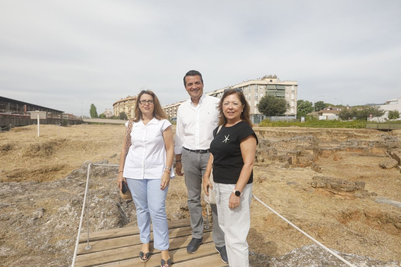 El alcalde, durante su visita a los trabajos de limpieza de Cercadilla