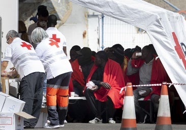 Sánchez apura el veraneo con el drama migratorio a cinco kilómetros del palacio de La Mareta