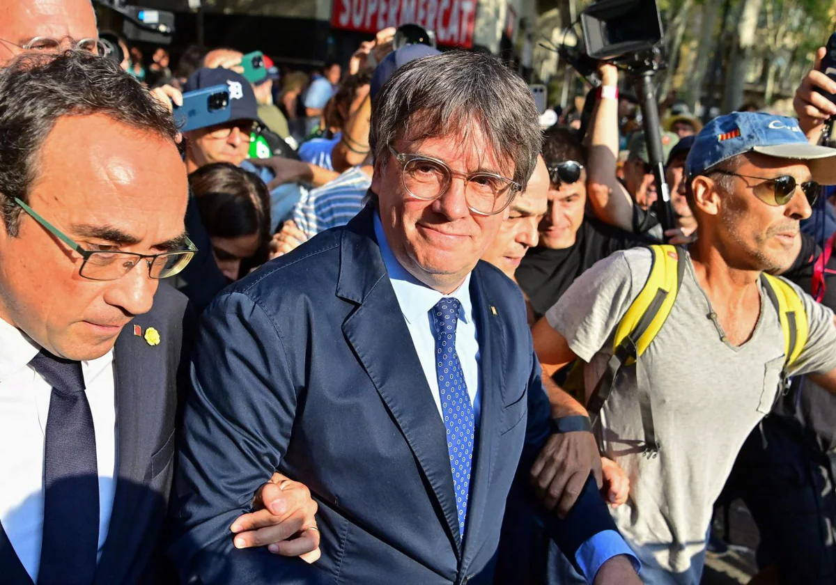 Rull, junto a Puigdemont, el día de la reaparicón del segundo en Barcelona