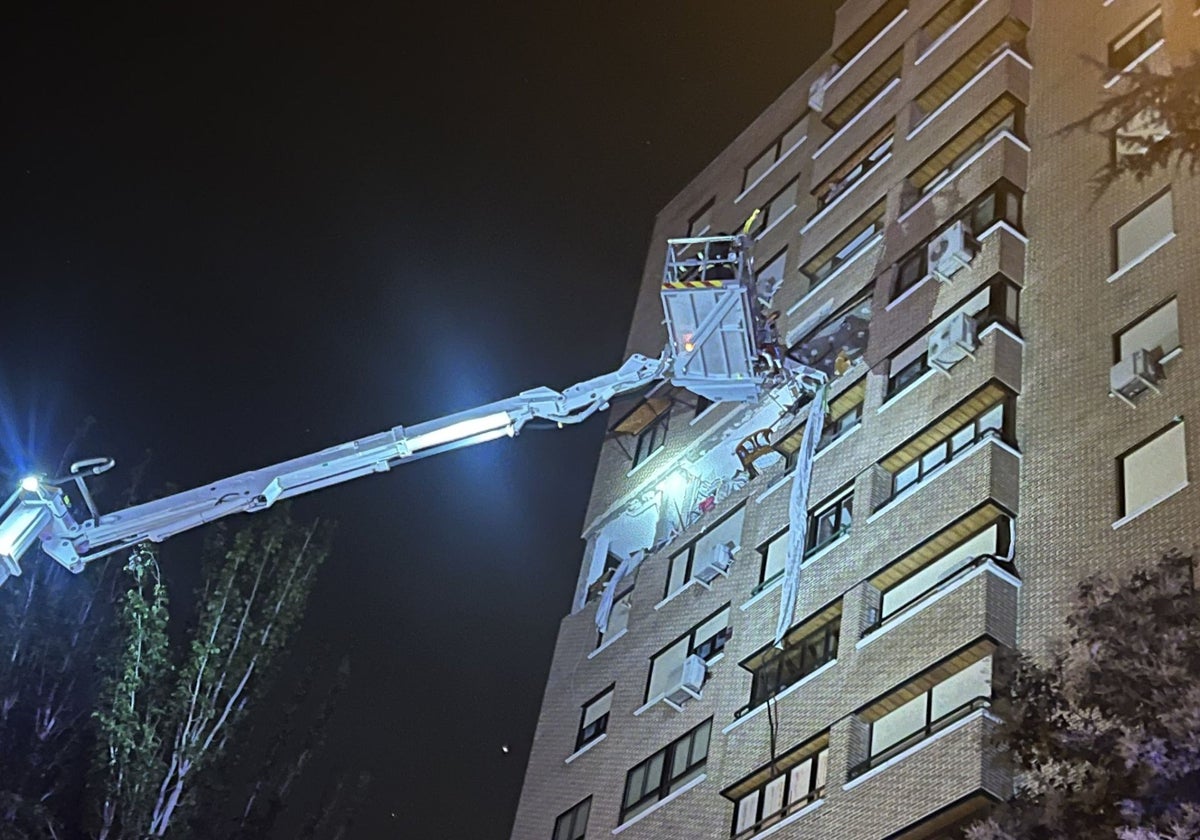 El cuerpo de Bomberos en el lugar de la explosión