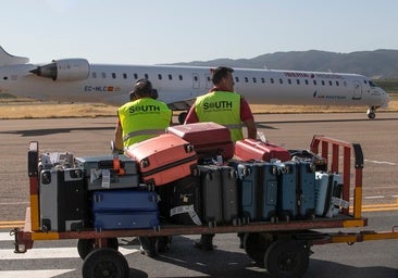 Así funciona el aeropuerto: un complejo engranaje que empieza a rodar a las 8.30