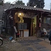 Un hombre se atrinchera durante horas en su casa en Madrid y amenaza con una navaja de 30 centímetros