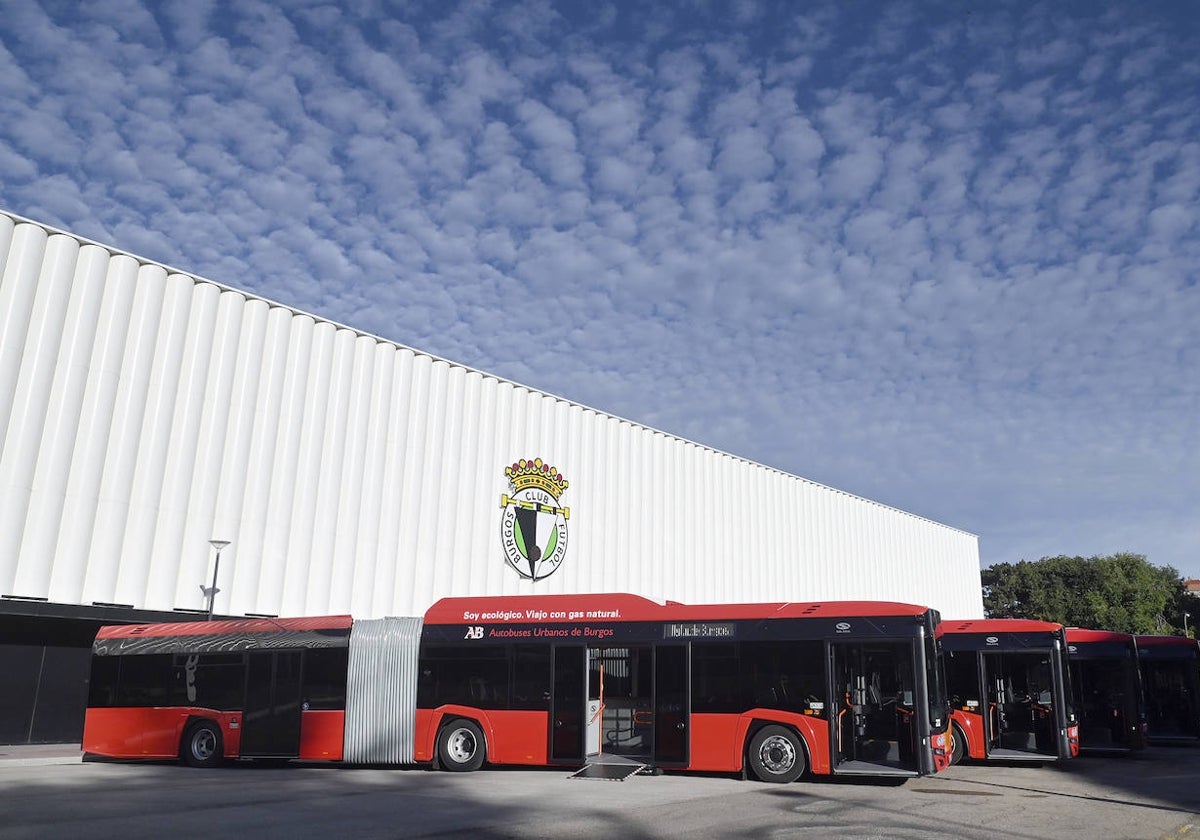 Imagen de archivo de la presentación de cinco nuevos autobuses en Burgos