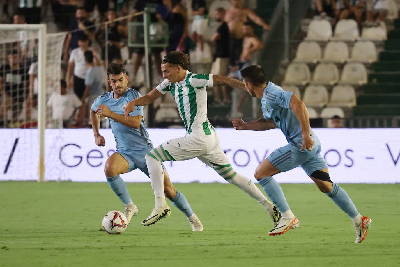 Fotos: El emocionante empate del Córdoba CF ante el Burgos en El Arcángel