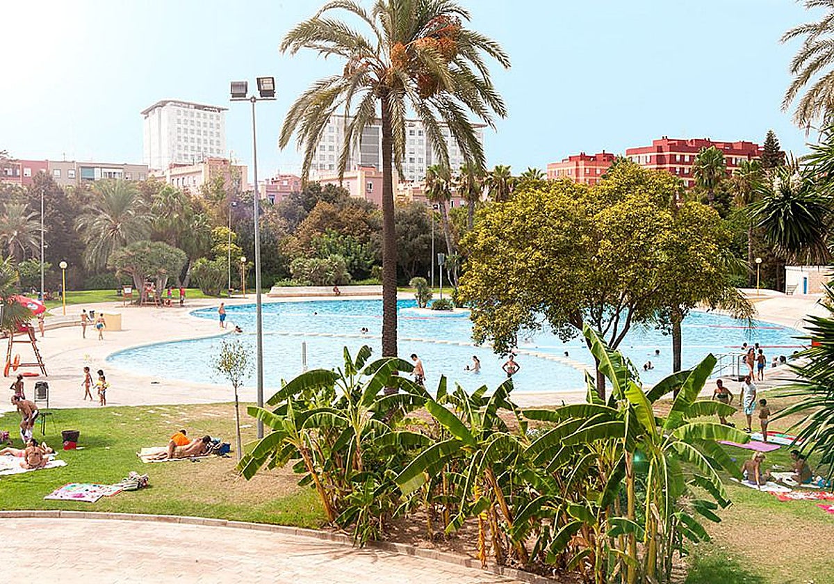 Imagen de archivo de la piscina municipal del barrio de Benicalap, en Valencia