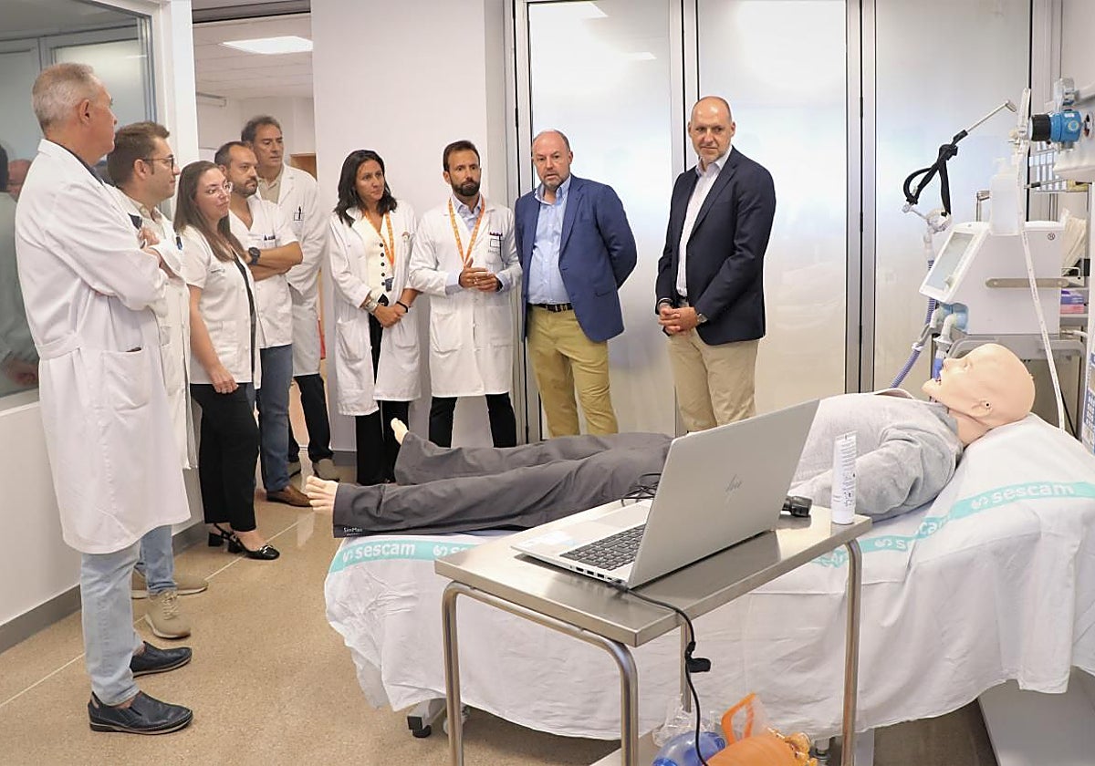 Visita del gerente del Sescam a la Unidad de Simulación