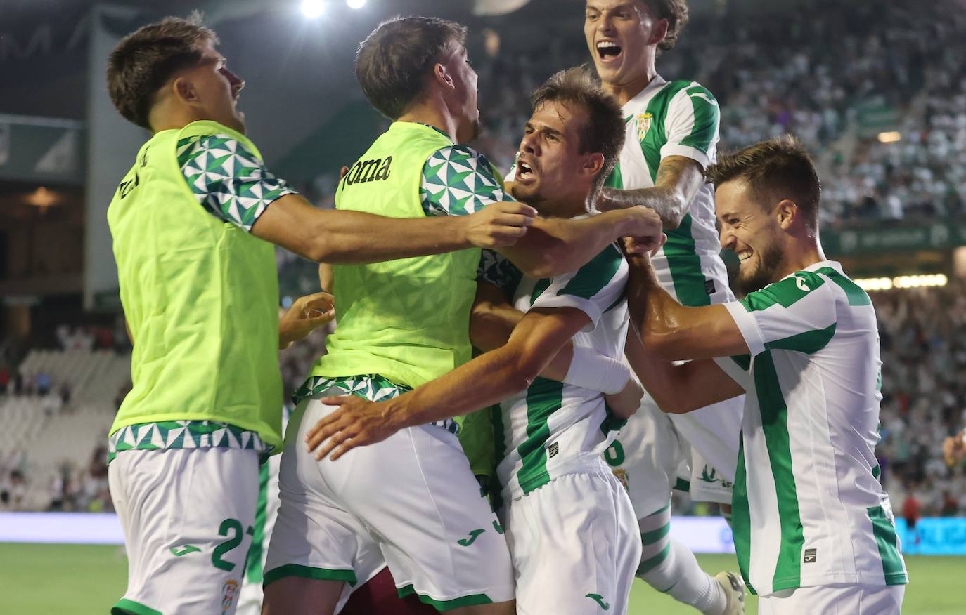 Fotos: El emocionante empate del Córdoba CF ante el Burgos en El Arcángel