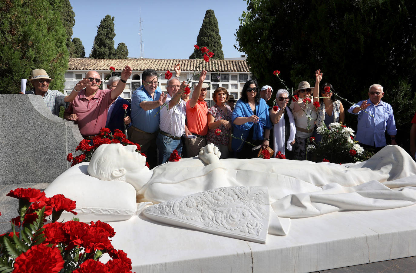 Fotos: el homenaje a Manolete en el cementerio de la Salud de Córdoba
