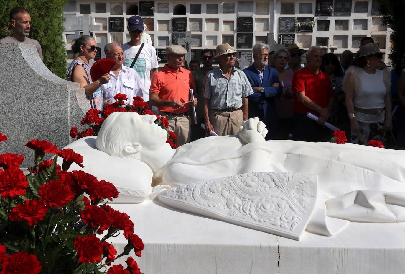 Fotos: el homenaje a Manolete en el cementerio de la Salud de Córdoba