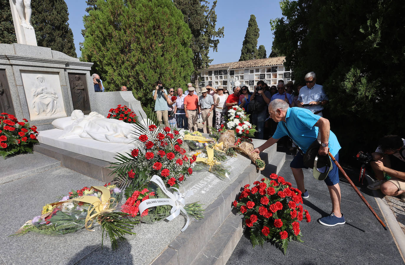 Fotos: el homenaje a Manolete en el cementerio de la Salud de Córdoba