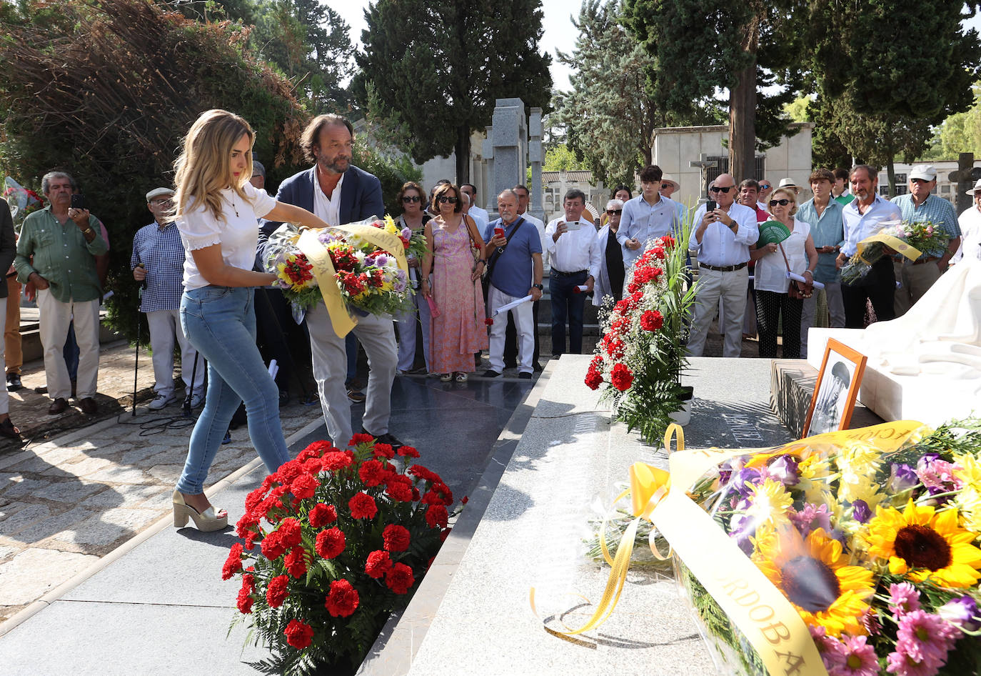 Fotos: el homenaje a Manolete en el cementerio de la Salud de Córdoba