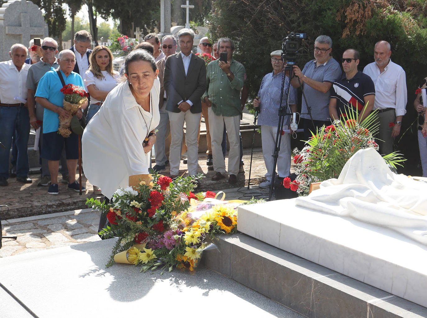 Fotos: el homenaje a Manolete en el cementerio de la Salud de Córdoba