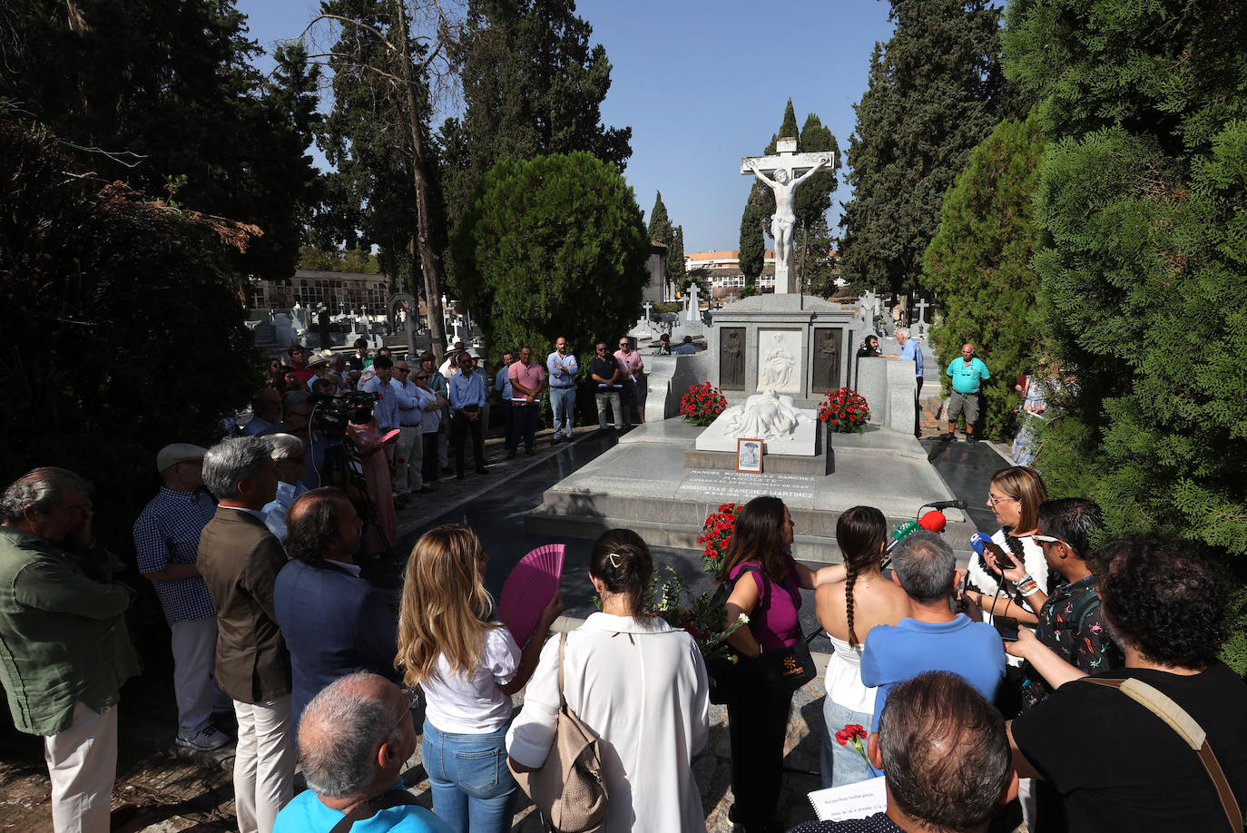 Fotos: el homenaje a Manolete en el cementerio de la Salud de Córdoba