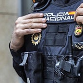 Un hombre agrede a otro en la cara con una botella de cristal para robarle el móvil en Valencia