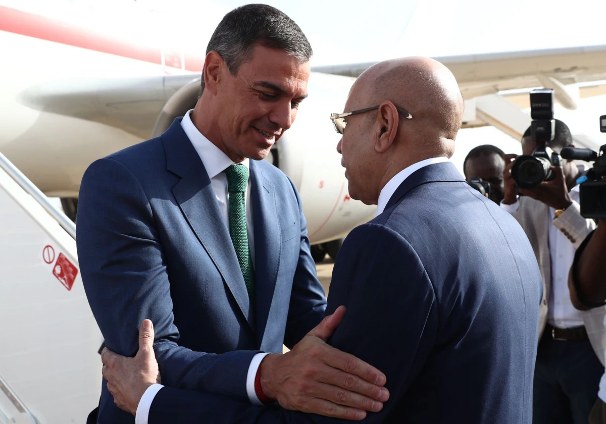 El presidente del Gobierno, Pedro Sánchez, a su llegada a Mauritania