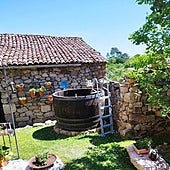 Una pareja de turistas se marcha de una casa rural en Galicia por el canto de un gallo: «No nos dejó dormir»