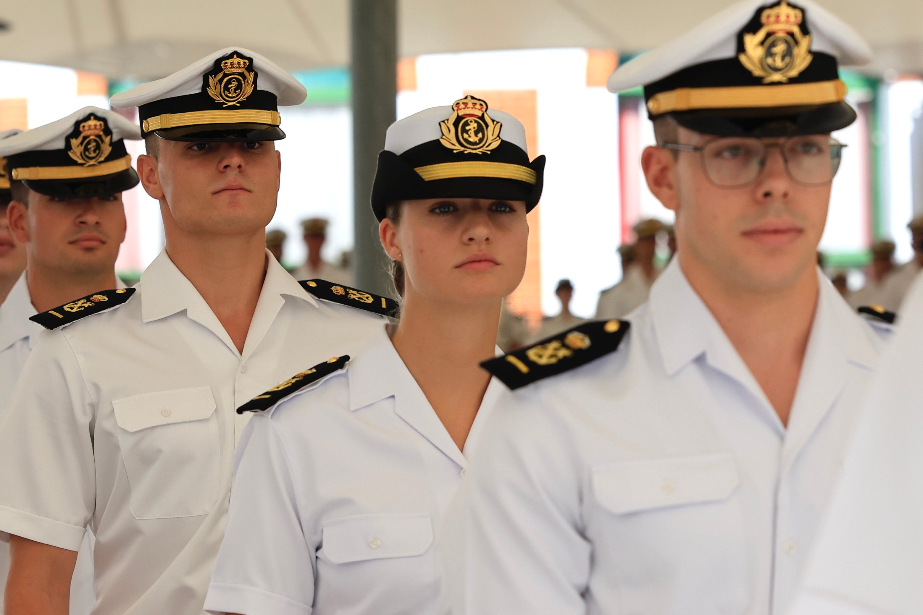 La Princesa de Asturias, junto a sus compañeros, para recibir la insignia como alumna distinguida a propuesta de la Academia General Militar de Zaragoza.