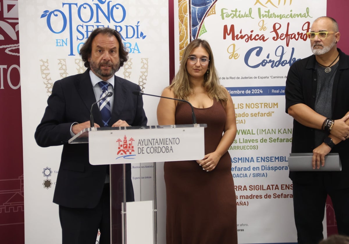 Daniel García Ibarrola junto a Inmaculada Villafranca y Miguel Ángel Ortega