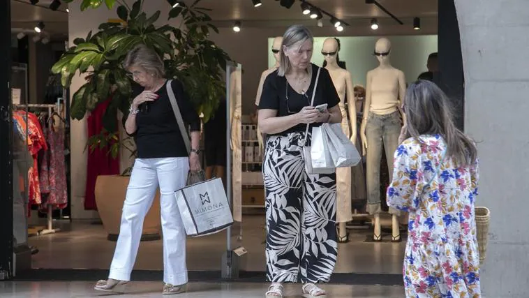 El comercio salva un verano con altibajos en Córdoba: «Las rebajas han perdido su efecto llamada»