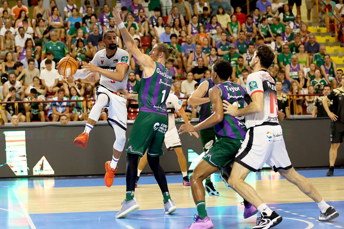 El vibrante duelo de la Copa Andalucía entre Unicaja Málaga y Covirán Granada, en imágenes