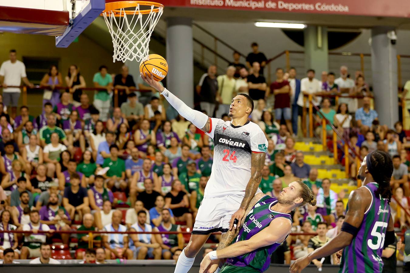 El vibrante duelo de la Copa Andalucía entre Unicaja Málaga y Covirán Granada, en imágenes