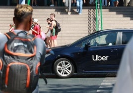 El taxi andaluz acusa a la Junta de Andalucía de «consentir irregularidades» en los VTC