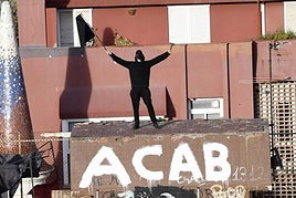 La Policía Nacional desaloja a los okupas de un edificio símbolo del movimiento en Valencia: aún quedan cinco viviendas