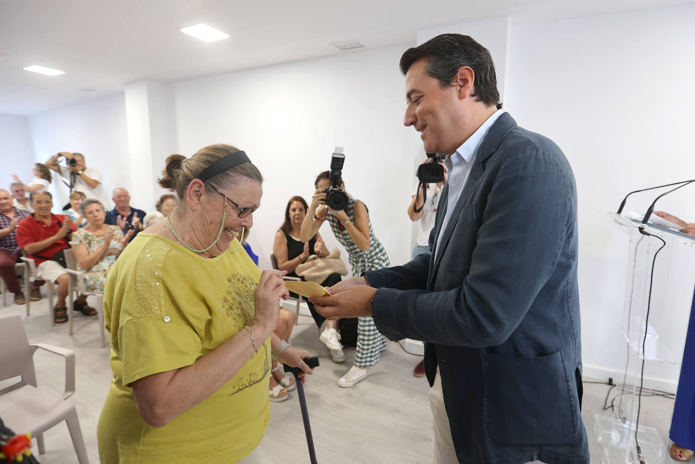 Fotos: la entrega de llaves de los nuevos alojamientos para mayores en Córdoba