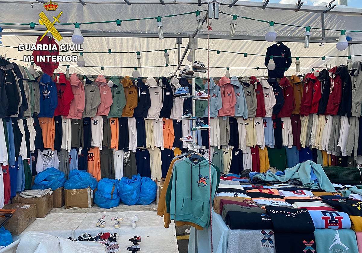 Intervienen 2.500 productos falsificados en el Recinto Ferial de Cuenca e investiga a 12 personas