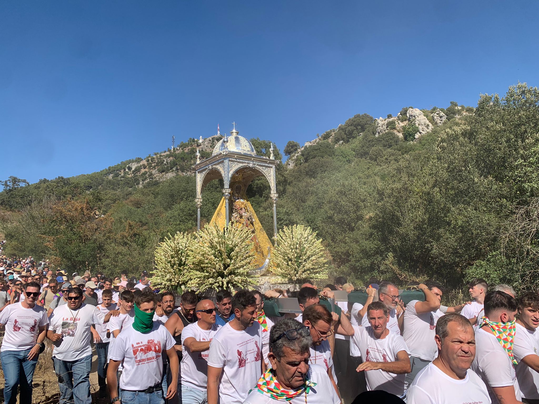 La espectacular &#039;Bajá&#039; de la Virgen de la Sierra de Cabra, en imágenes