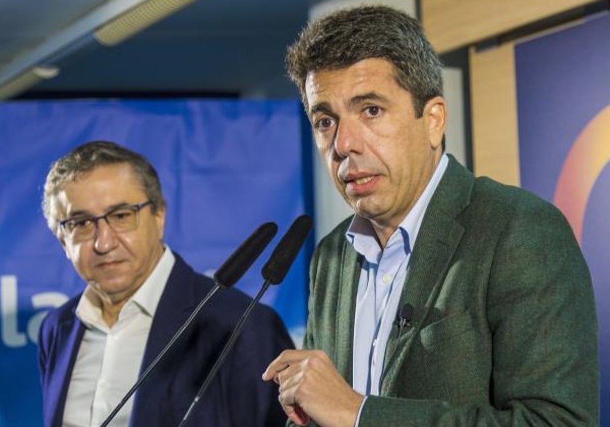 El presidente de la Generalitat Valenciana, Carlos Mazón, y el conseller de Educación, Universidades y Empleo, José Antonio Rovira