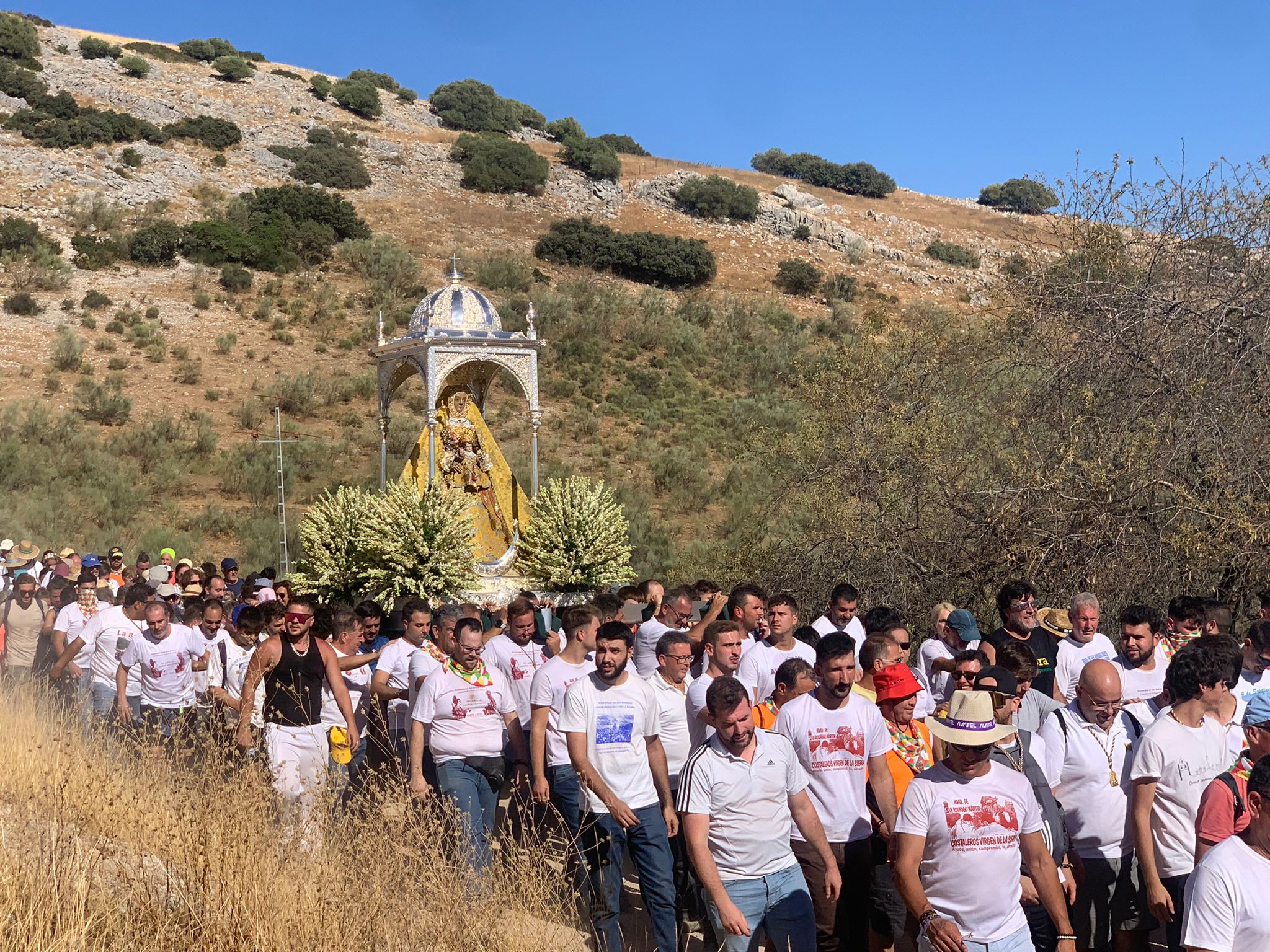 La espectacular &#039;Bajá&#039; de la Virgen de la Sierra de Cabra, en imágenes