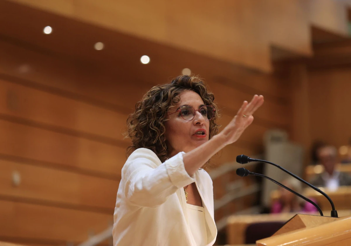 La vicepresidenta y ministra de Hacienda, María Jesús Montero, ayer en el Senado