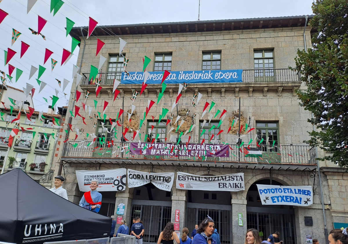 Imagen del Ayuntamiento de Lequeitio (Vizcaya) este jueves