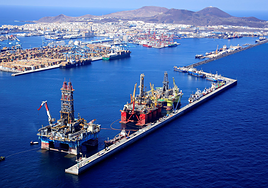 Activada la prealerta por contaminación marina en el puerto de Las Palmas por un derrame de combustible