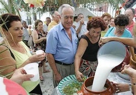 Un pueblo de Málaga repartirá 4.000 litros de ajoblanco este fin de semana