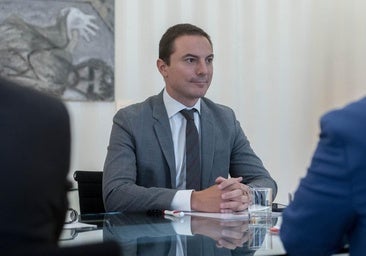 Ayuso y Lobato se enzarzan en una tensa bronca por la «rebelión institucional» de Madrid