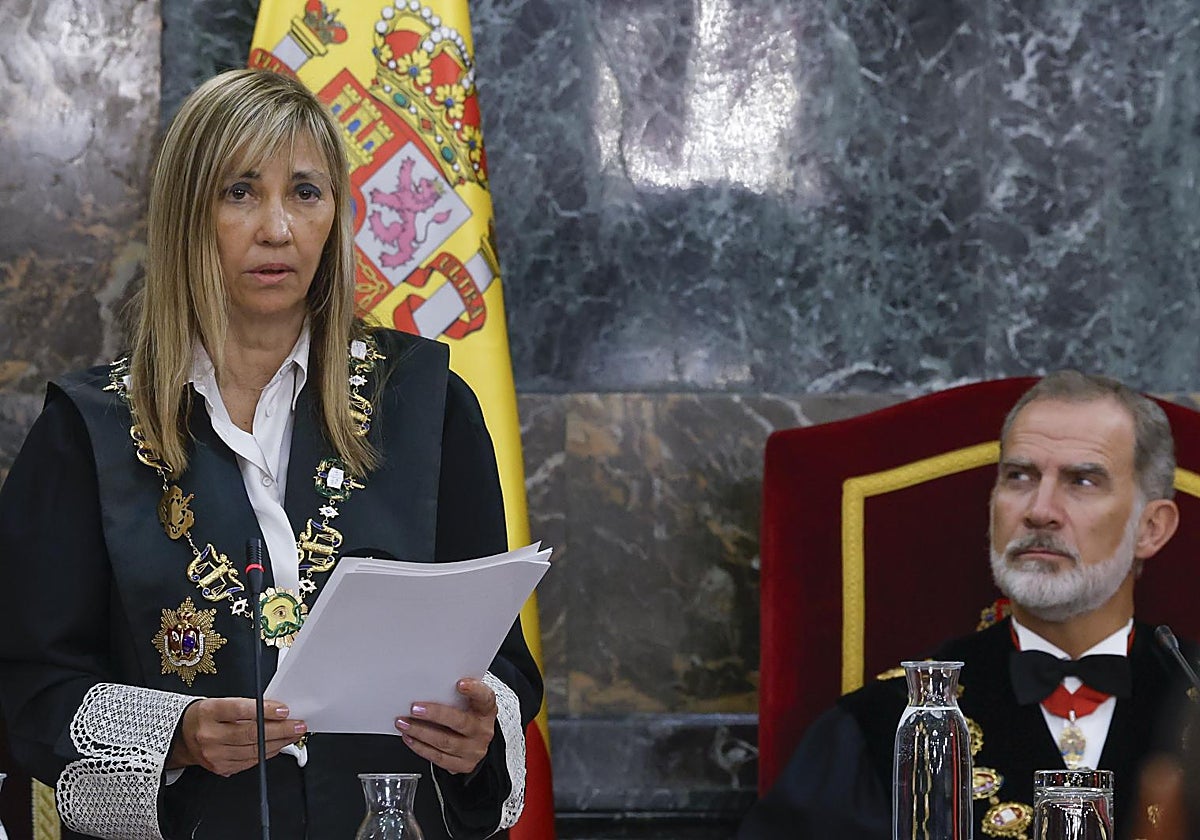 La recientemente elegida presidenta del CGPJ y Tribunal Supremo, Isabel Perelló, junto a S.M El Rey