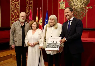 Velázquez propone a la fotógrafa Renata Takkenberg como Hija Adoptiva de Toledo