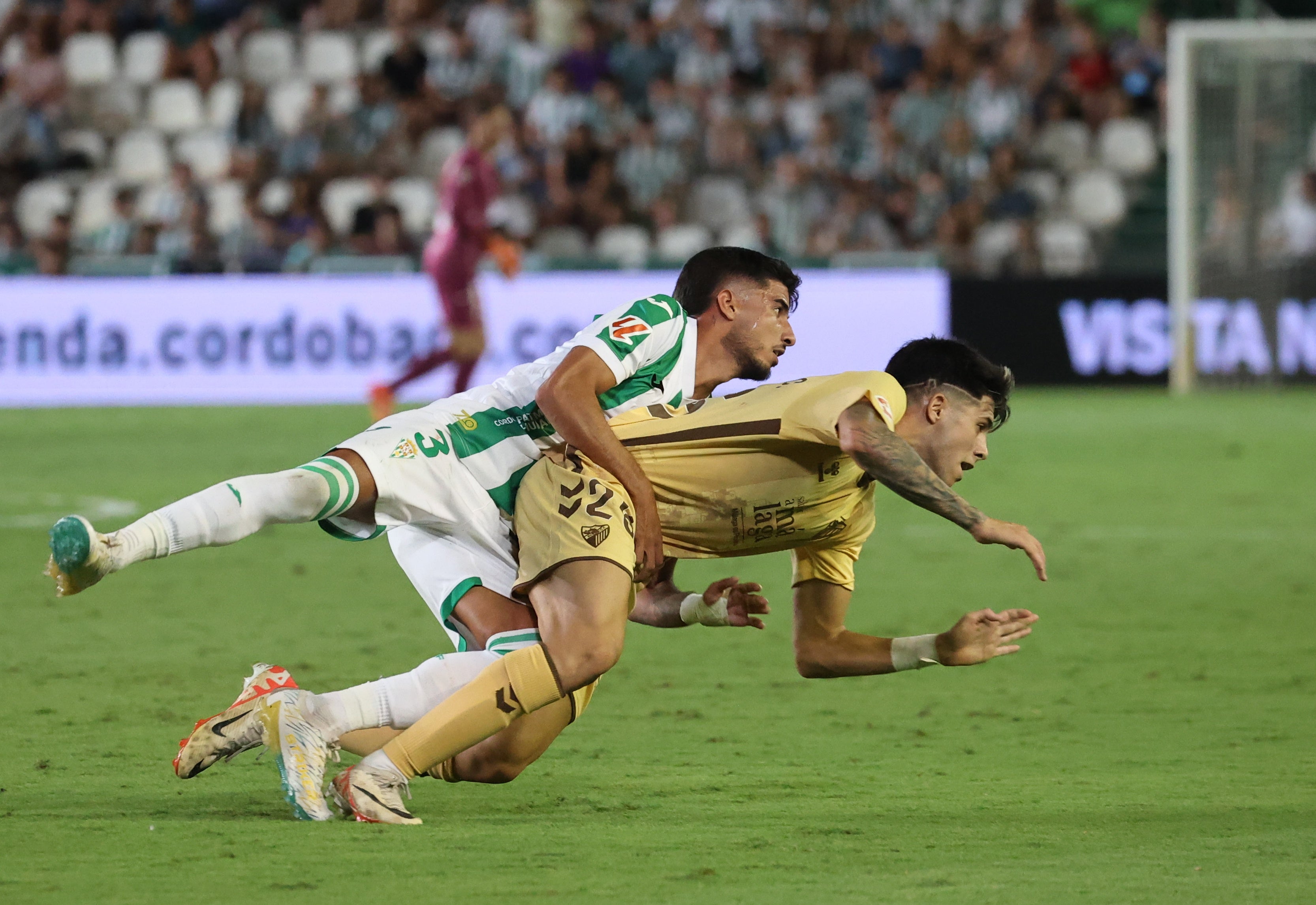 Las mejores imágenes del intenso derbi entre el Córdoba y el Málaga