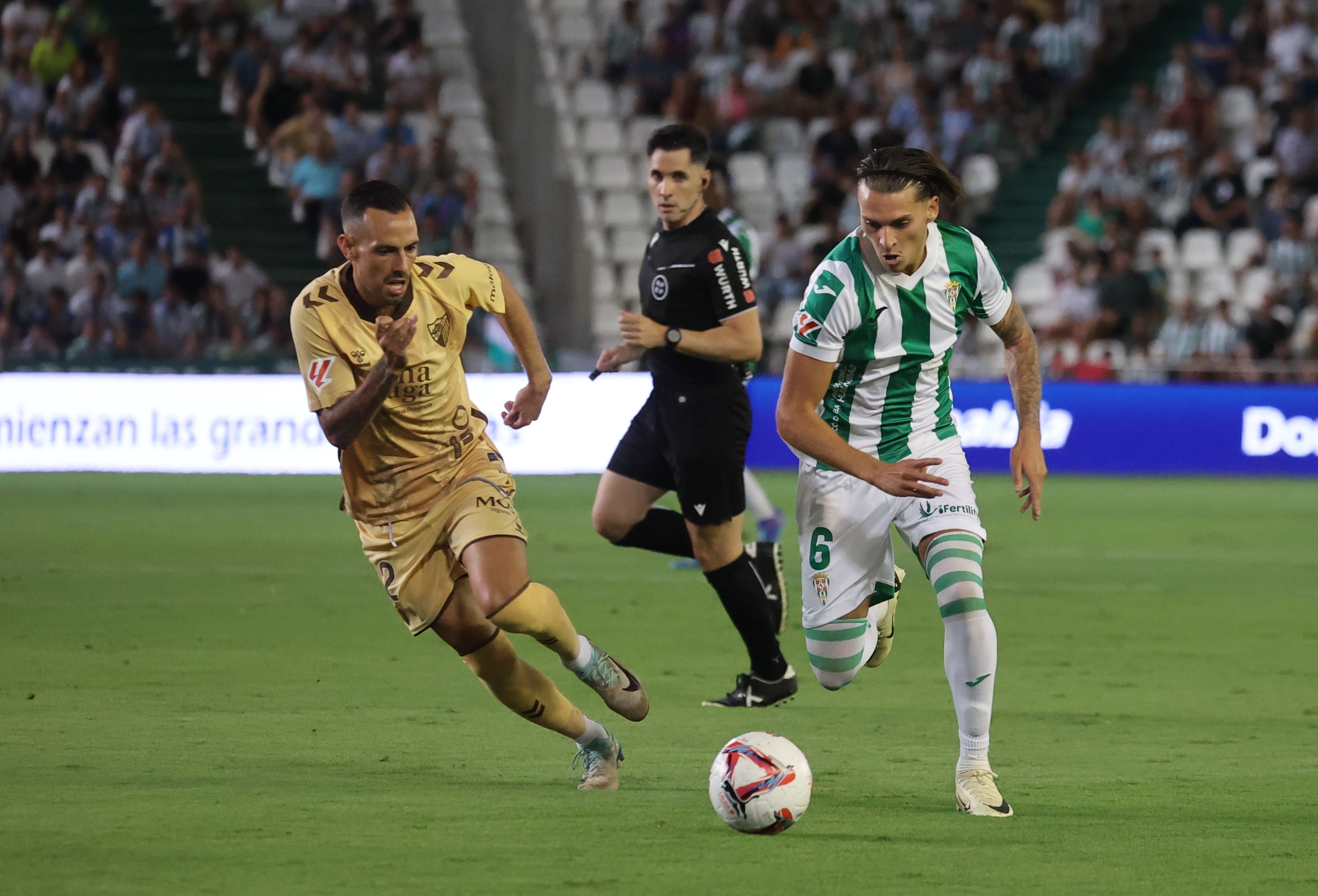 Las mejores imágenes del intenso derbi entre el Córdoba y el Málaga