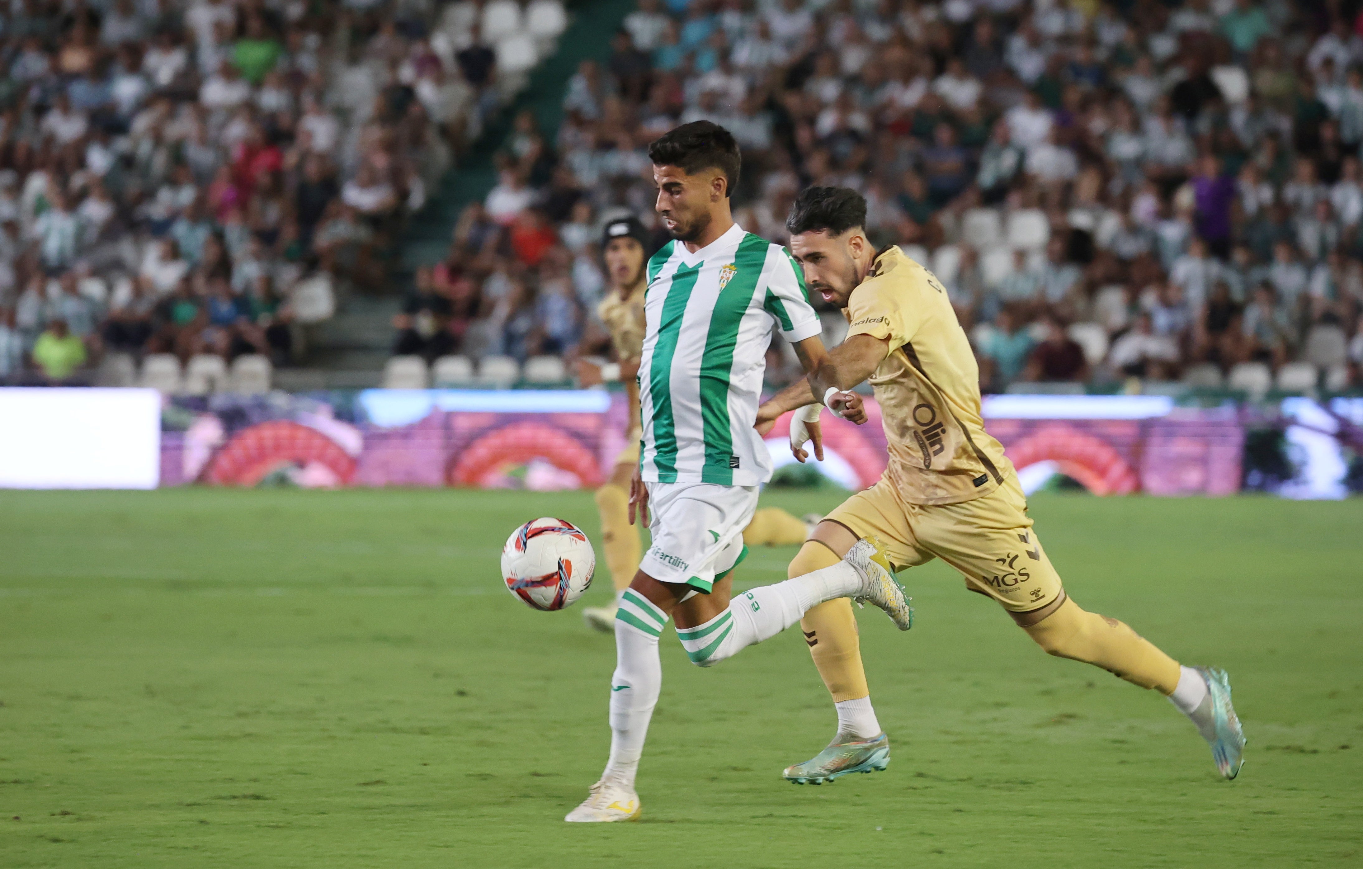 Las mejores imágenes del intenso derbi entre el Córdoba y el Málaga