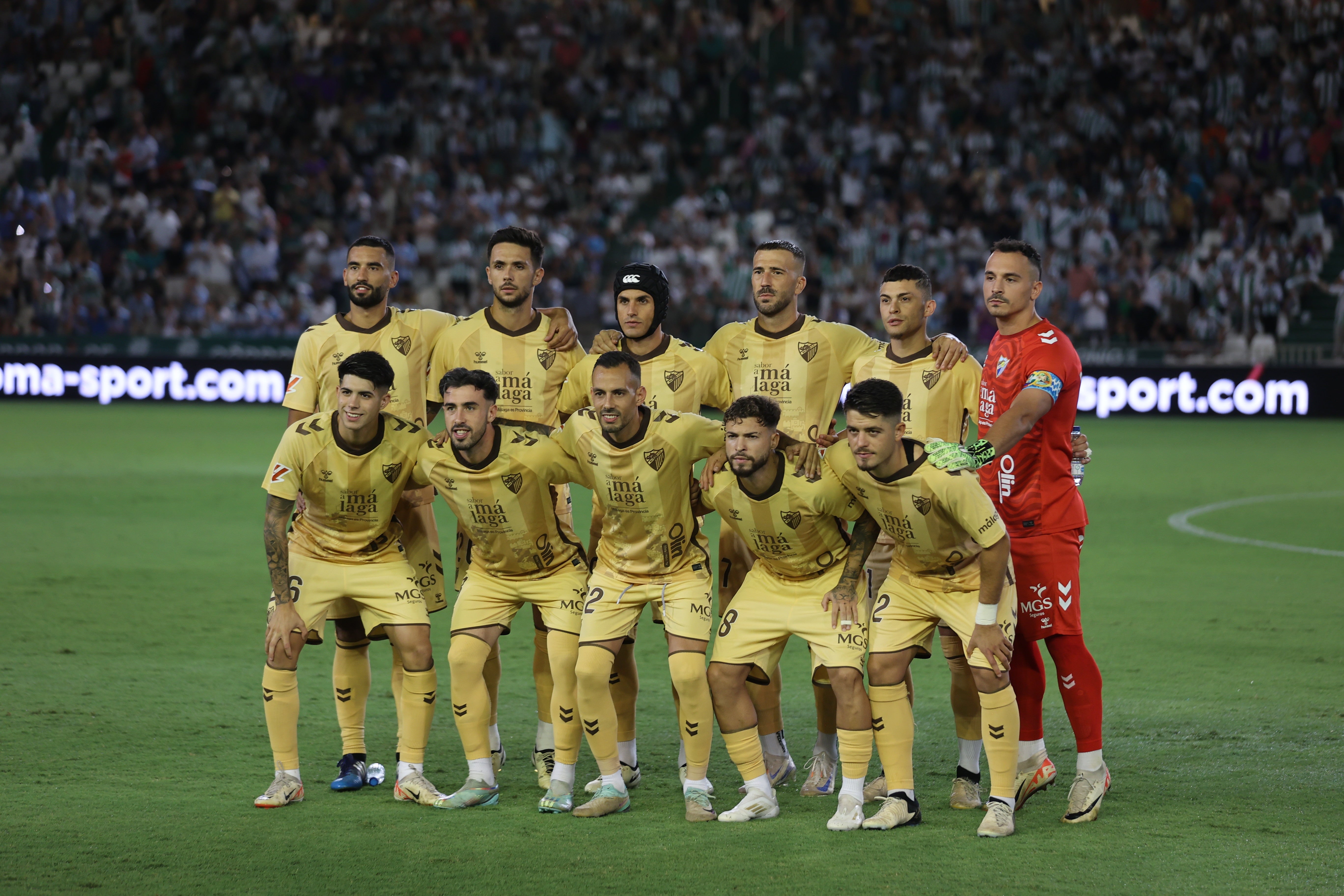 Las mejores imágenes del intenso derbi entre el Córdoba y el Málaga