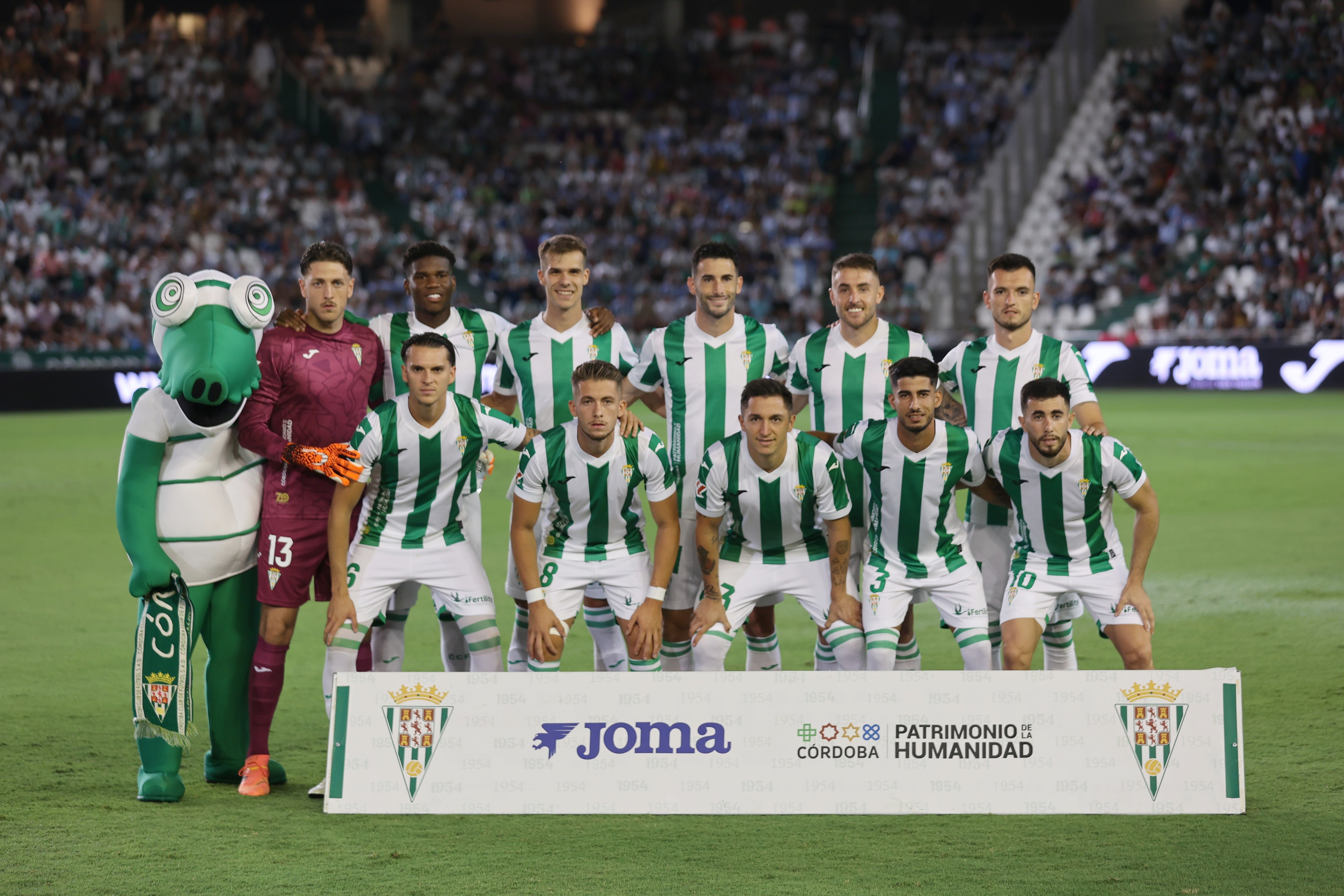 Las mejores imágenes del intenso derbi entre el Córdoba y el Málaga