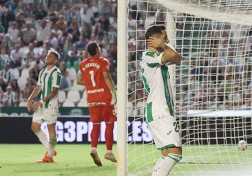 Las mejores imágenes del intenso derbi entre el Córdoba y el Málaga