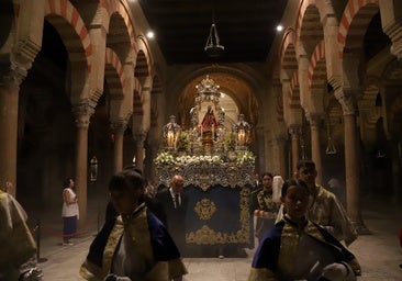 El simbólico paso de la Virgen de la Fuensanta por la Catedral, en imágenes